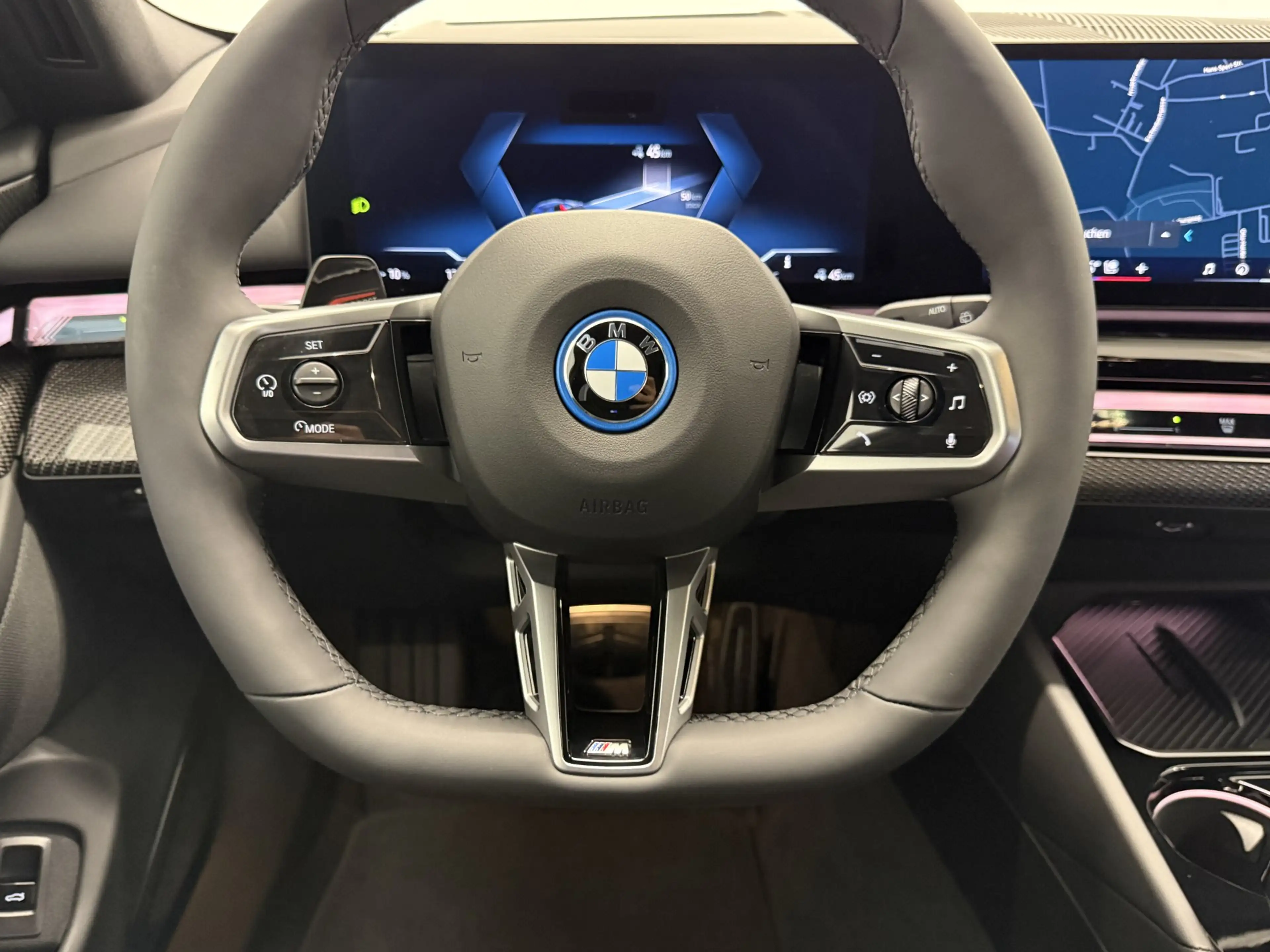 BMW i5 xDrive40 — photo 10