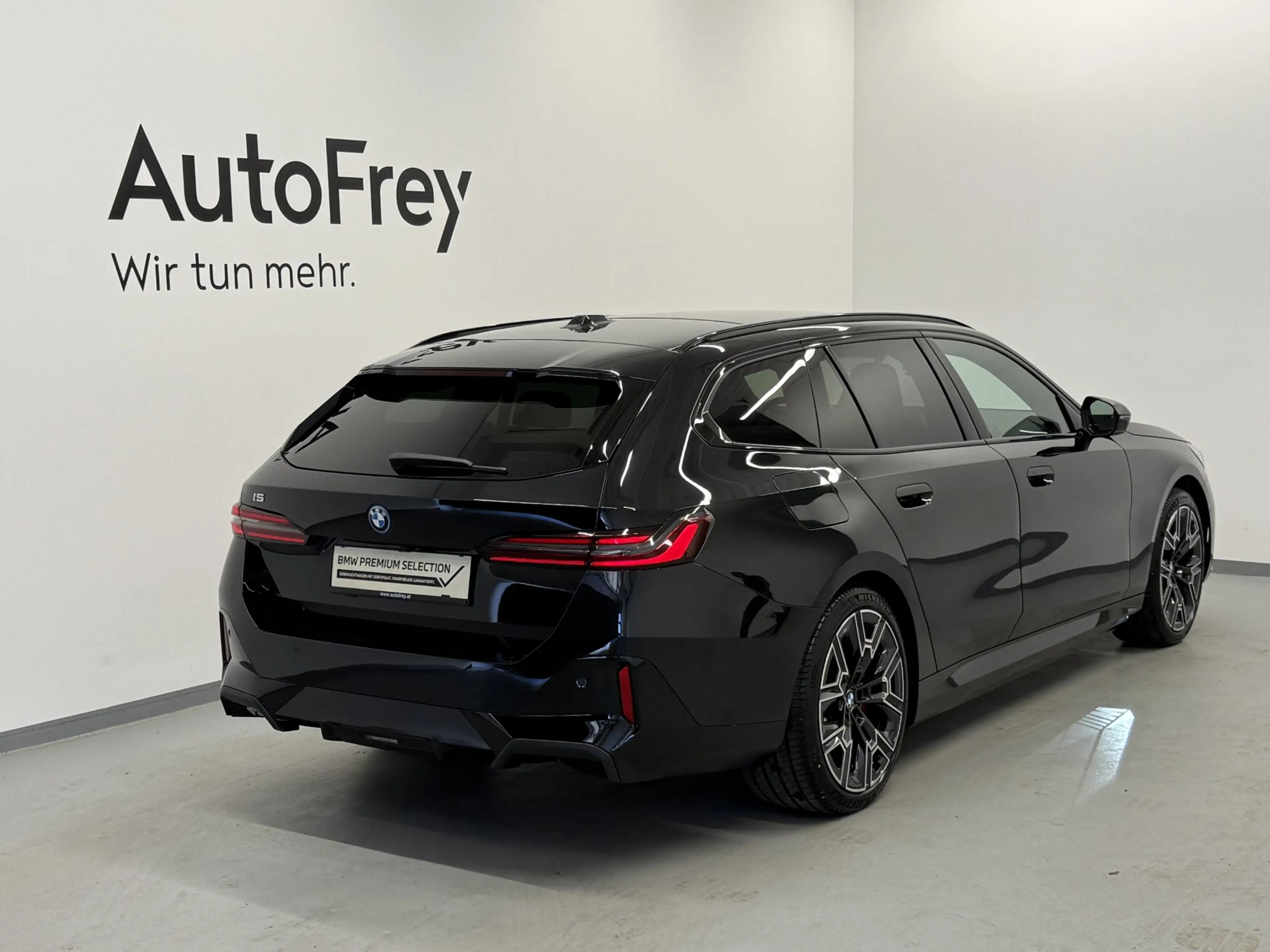 BMW i5 xDrive40 — photo 2