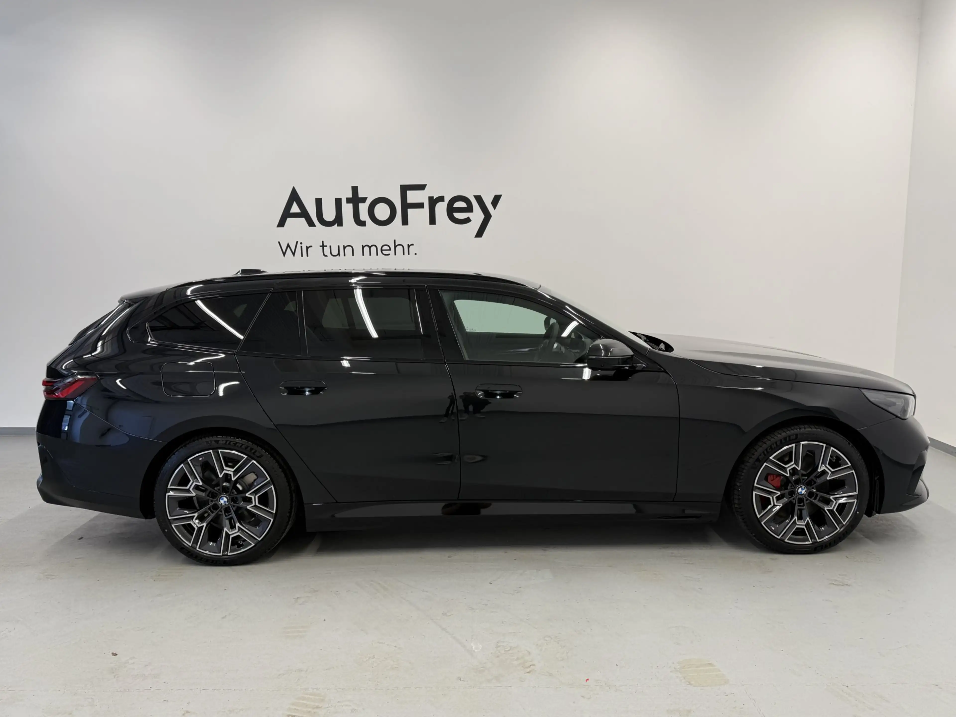 BMW i5 xDrive40 — photo 3