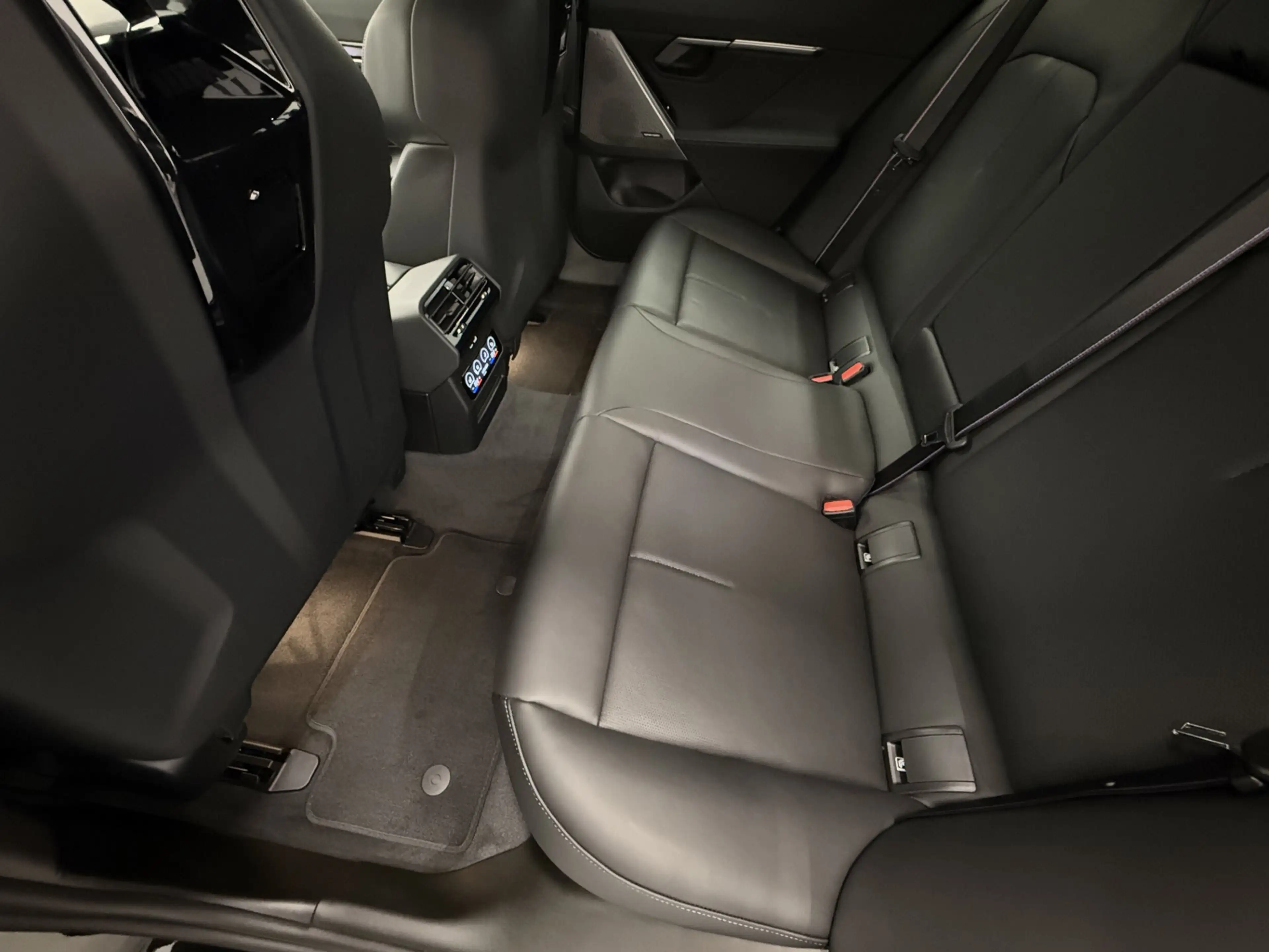 BMW i5 xDrive40 — photo 13