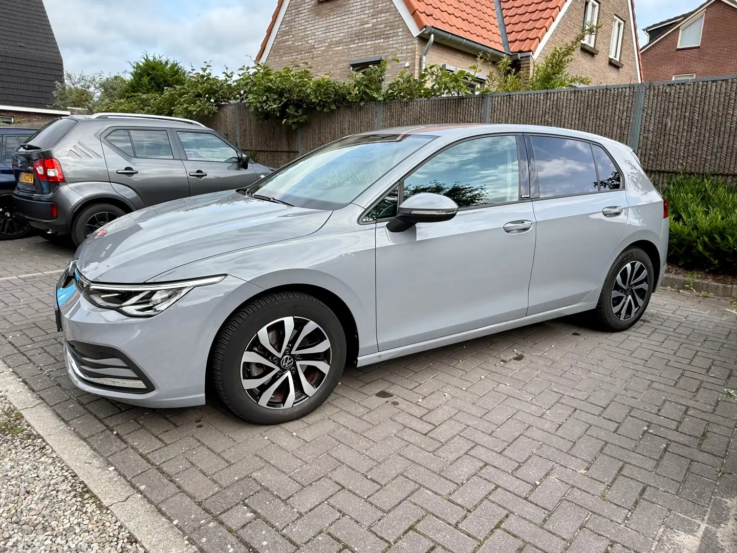Volkswagen Golf Golf 1.0 eTSI Life automaat lage km 35000 Grijs - 1