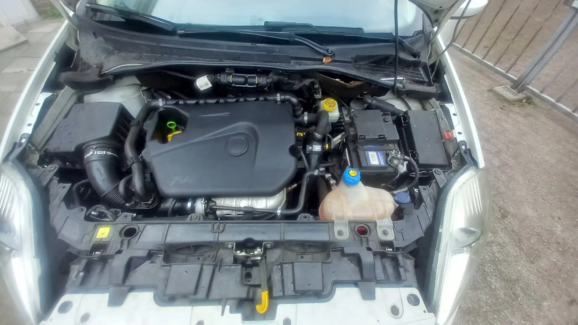 Fiat Punto grand Punto 1.4turbo-16V Sport Wit - 2