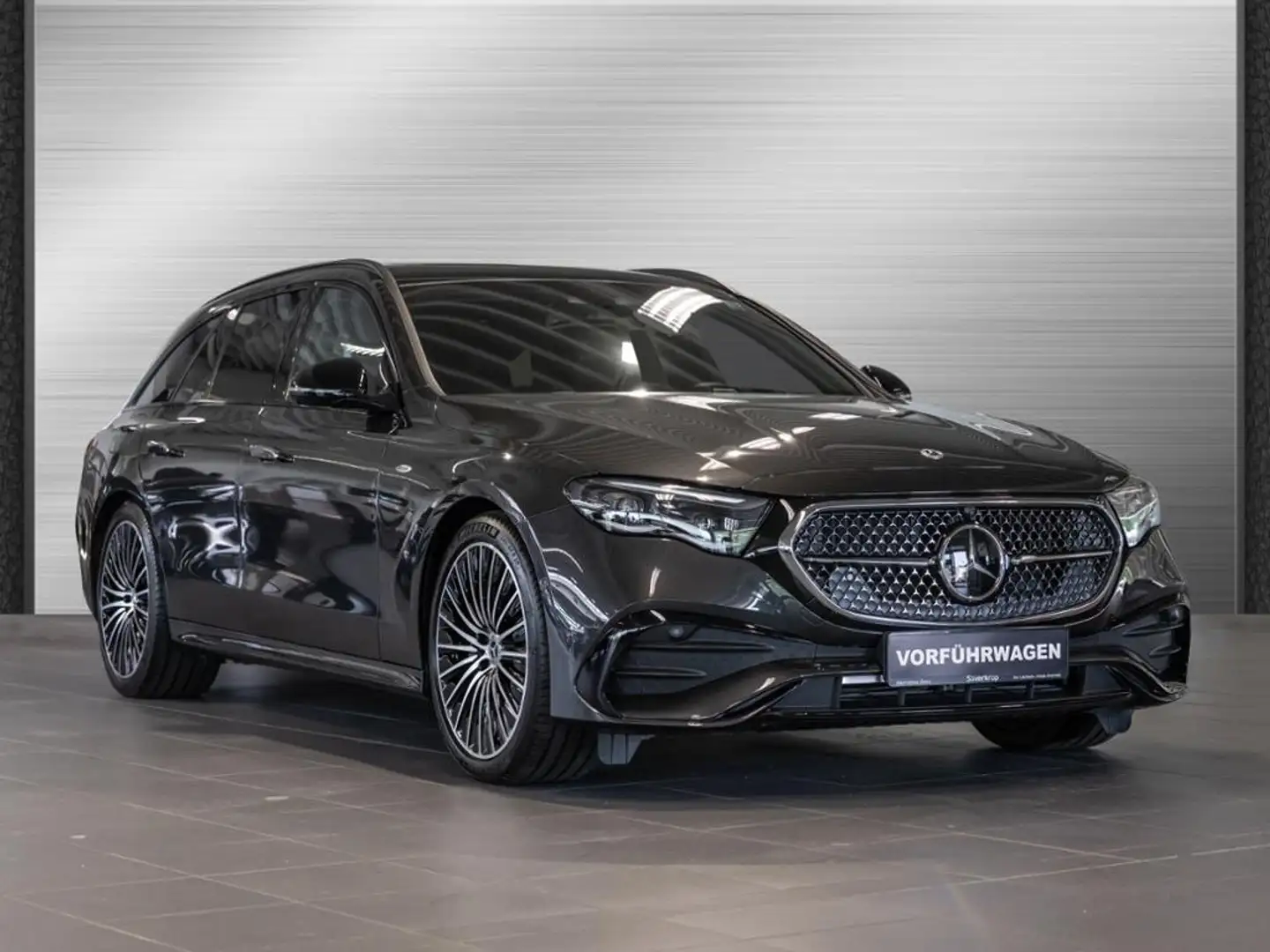 Mercedes-Benz E 300 de T 4M mit EQ Hybrid Technologie AMG BURM Gris - 2