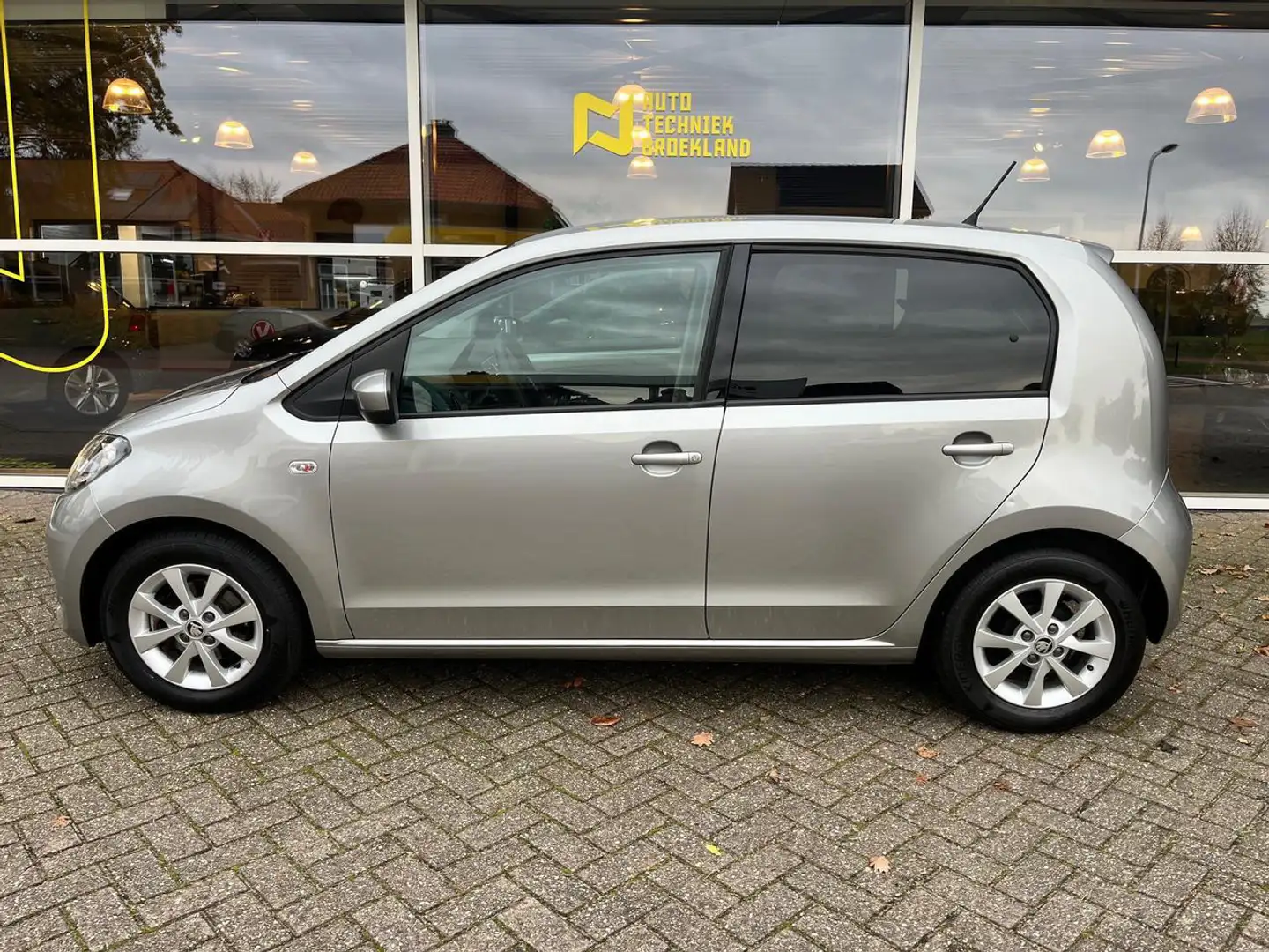 Skoda Citigo 1.0 GREENTECH AMBITION AUTOMAAT | CRUISECONTROLE | Gris - 2