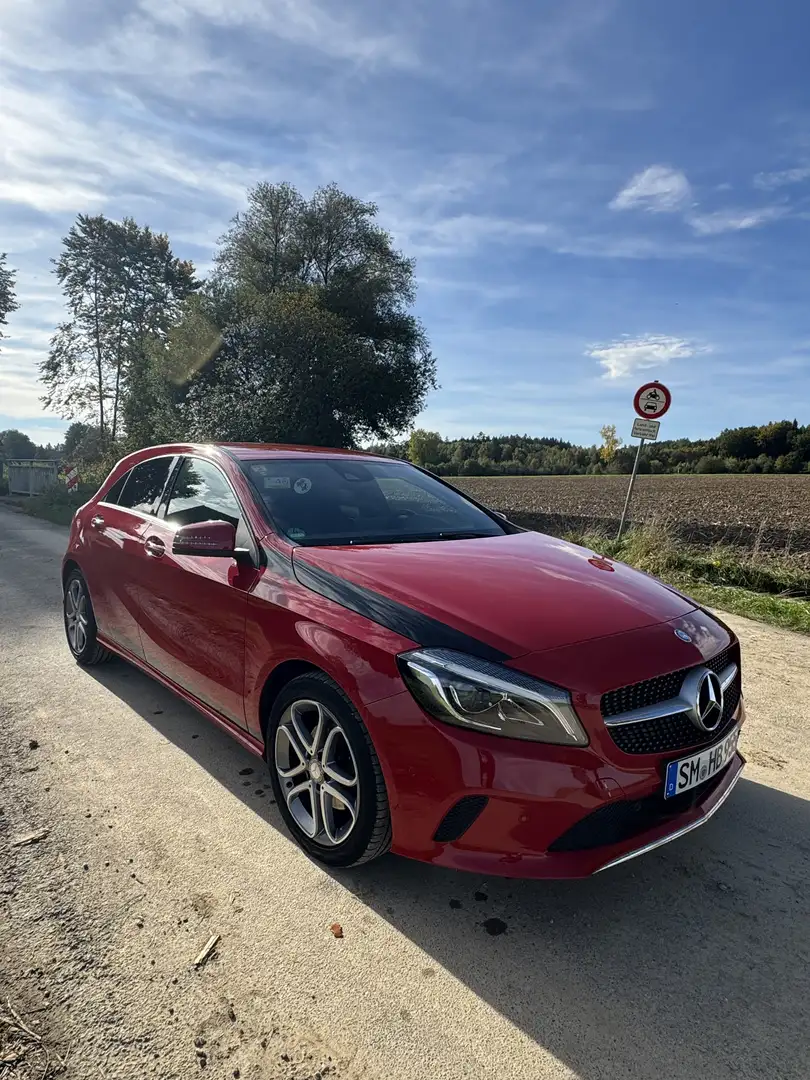 Mercedes-Benz A 200 7G-DCT Urban Rot - 2