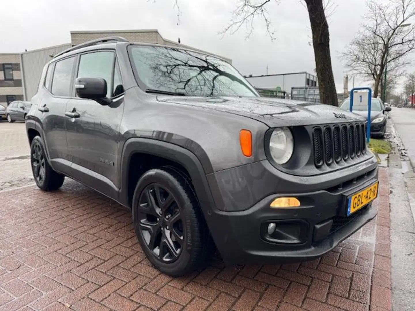 Jeep Renegade 1.4 MultiAir Night Eagle II Limited 89.000km Airco Grau - 1