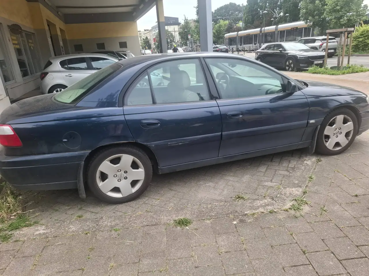 Opel Omega 3.0i XE V6 Executive, foto 2