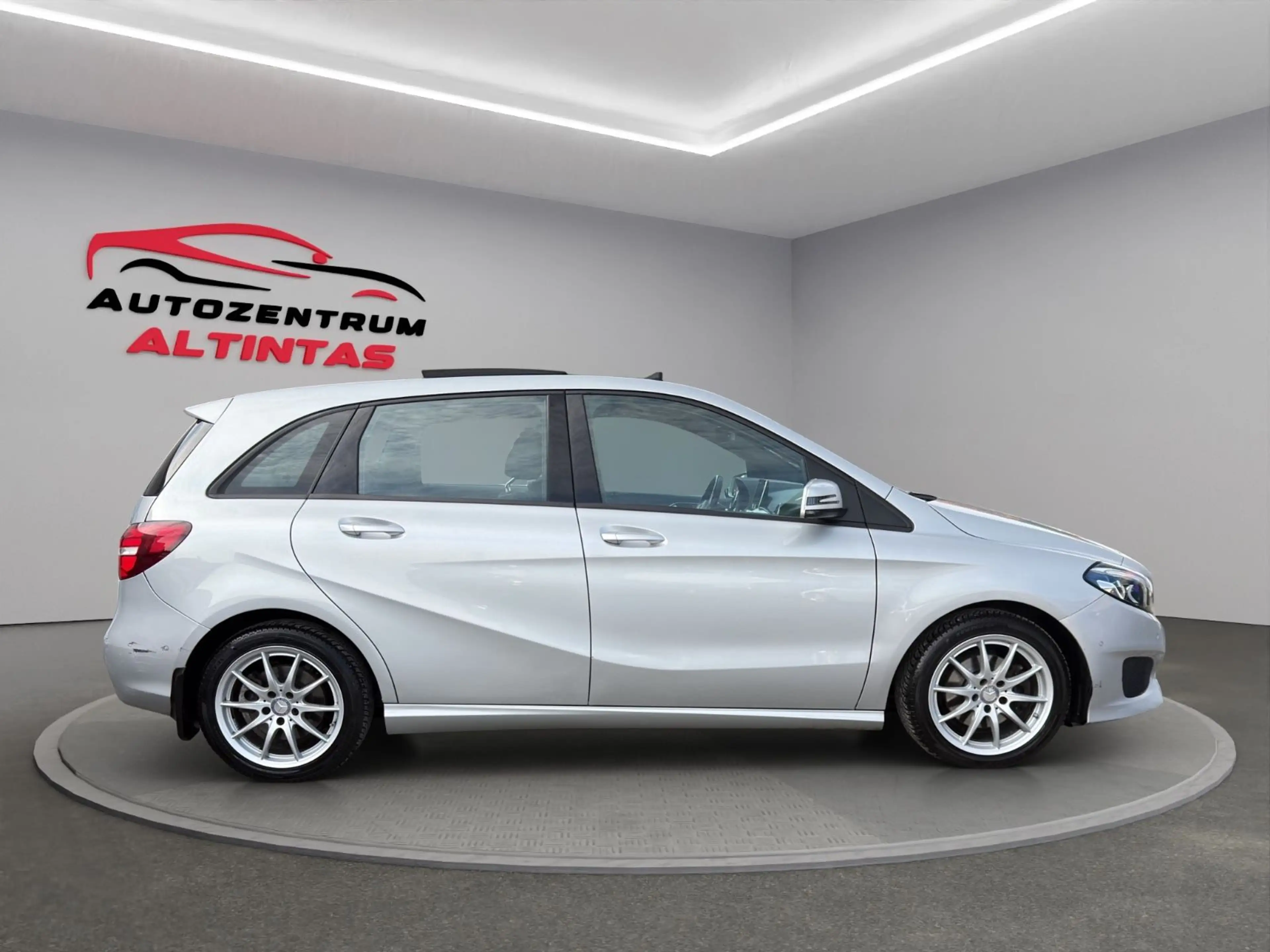 Mercedes-Benz B 220 D 4-MATIC*AUT*89TKM*PANO*NAVI*LED*LEDER*RFK — photo 8