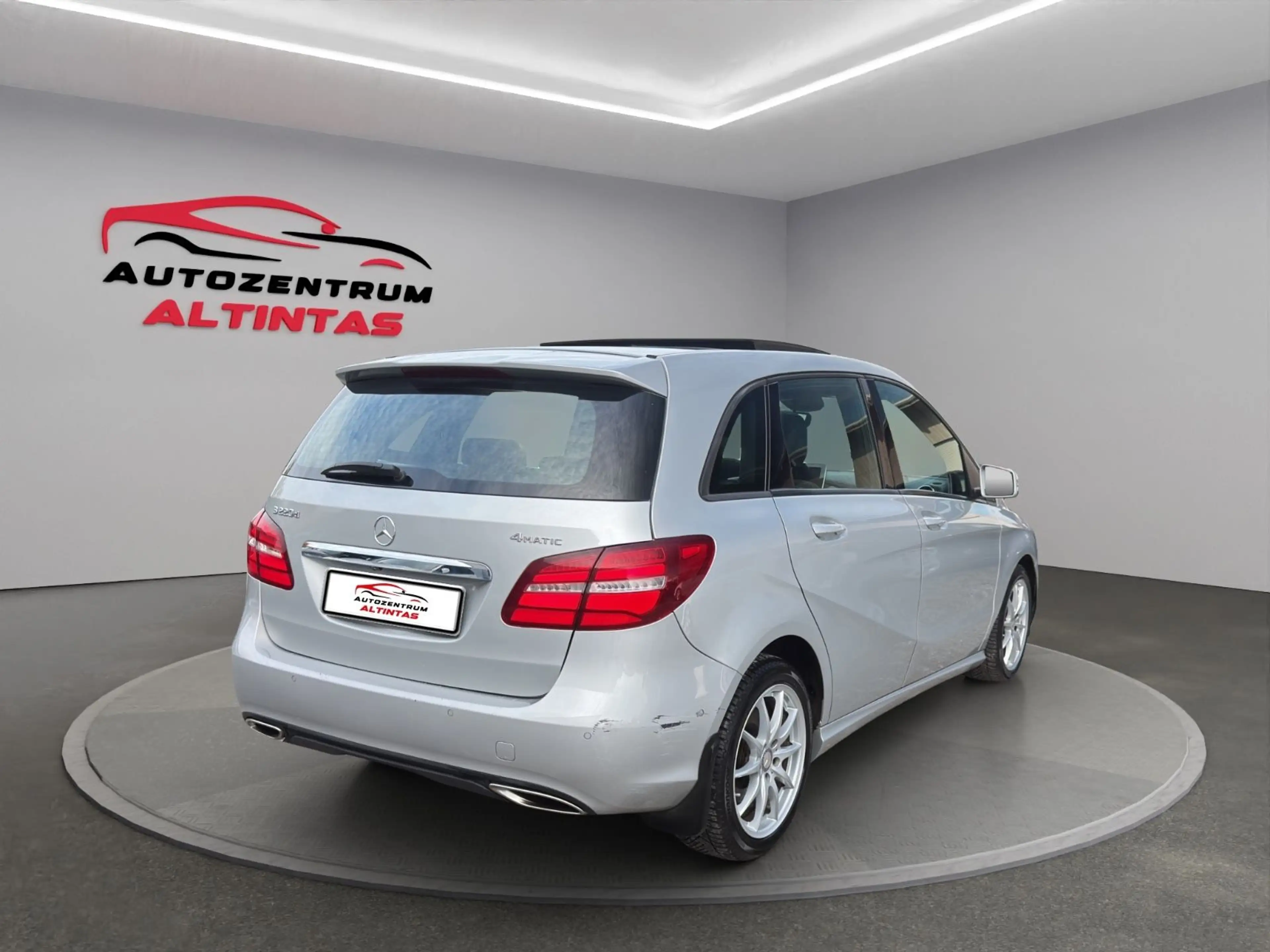 Mercedes-Benz B 220 D 4-MATIC*AUT*89TKM*PANO*NAVI*LED*LEDER*RFK — photo 3