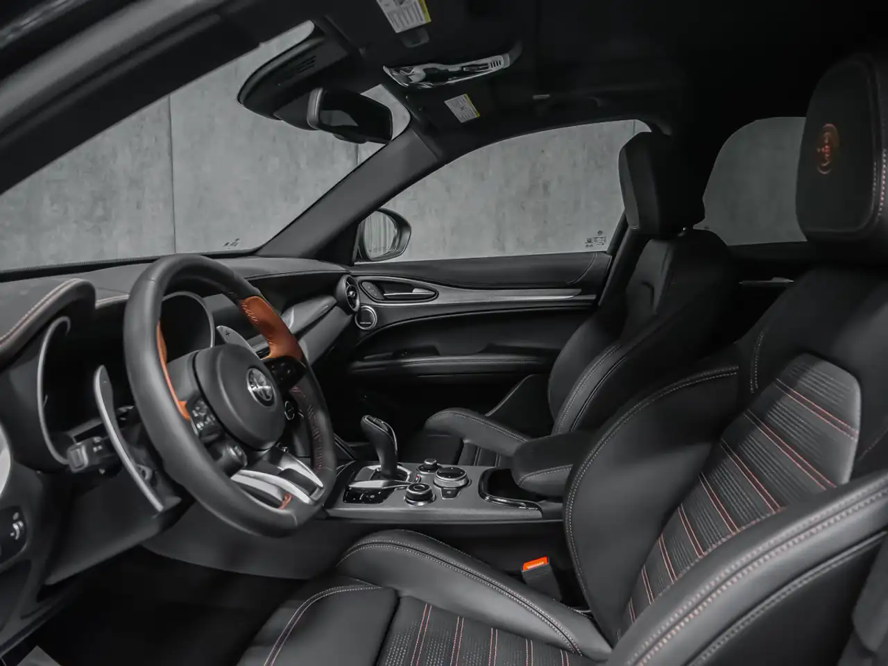 Alfa Romeo Stelvio снимка Alfa Romeo Stelvio