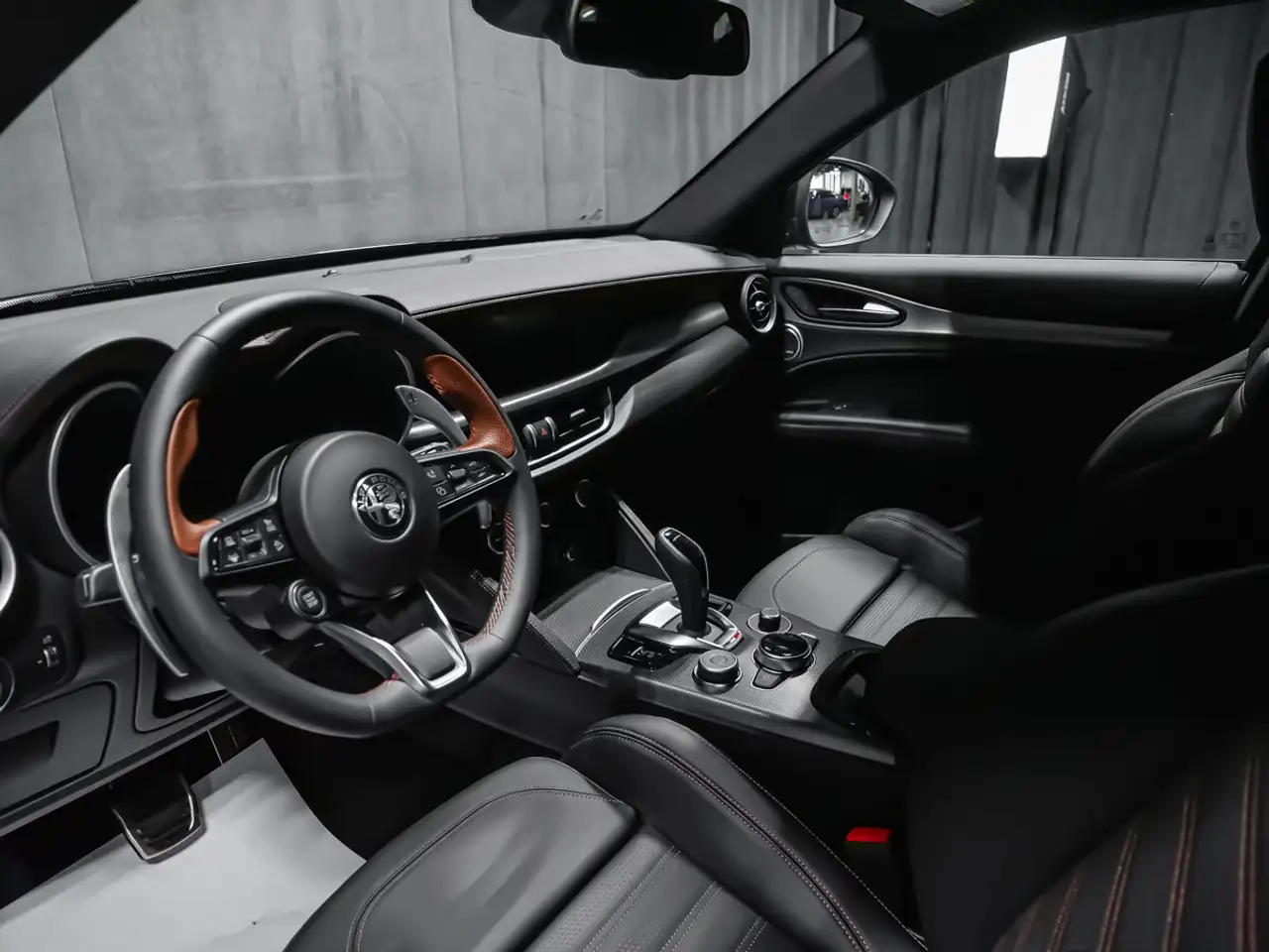 Alfa Romeo Stelvio снимка Alfa Romeo Stelvio