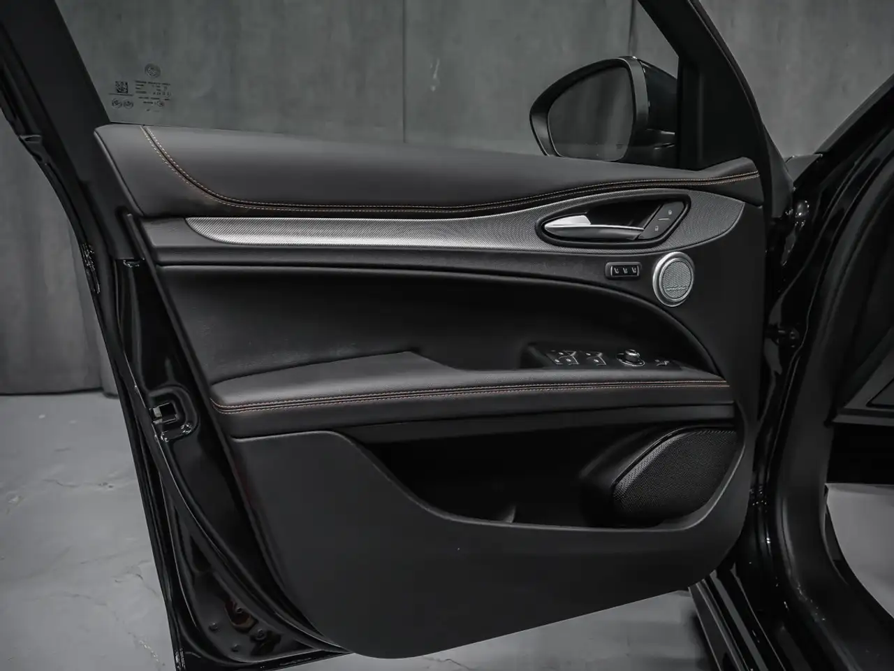 Alfa Romeo Stelvio снимка Alfa Romeo Stelvio