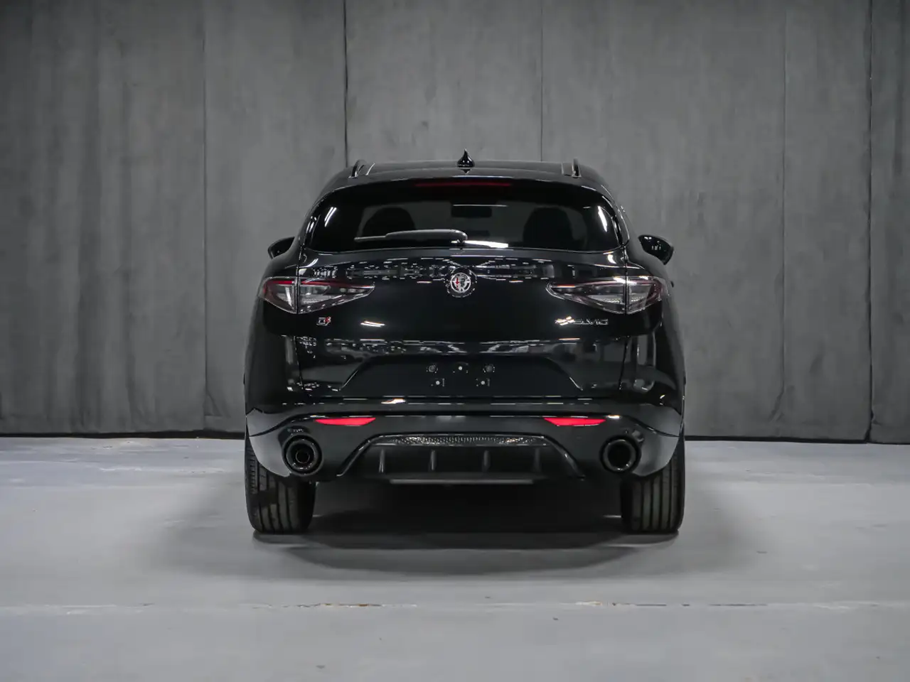 Alfa Romeo Stelvio снимка Alfa Romeo Stelvio