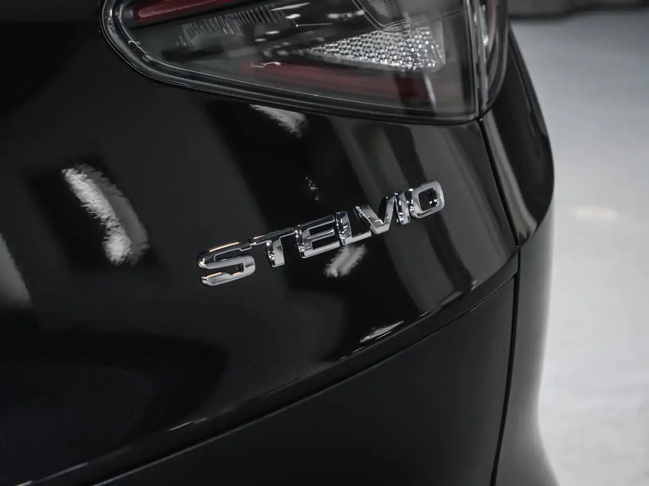Alfa Romeo Stelvio снимка Alfa Romeo Stelvio