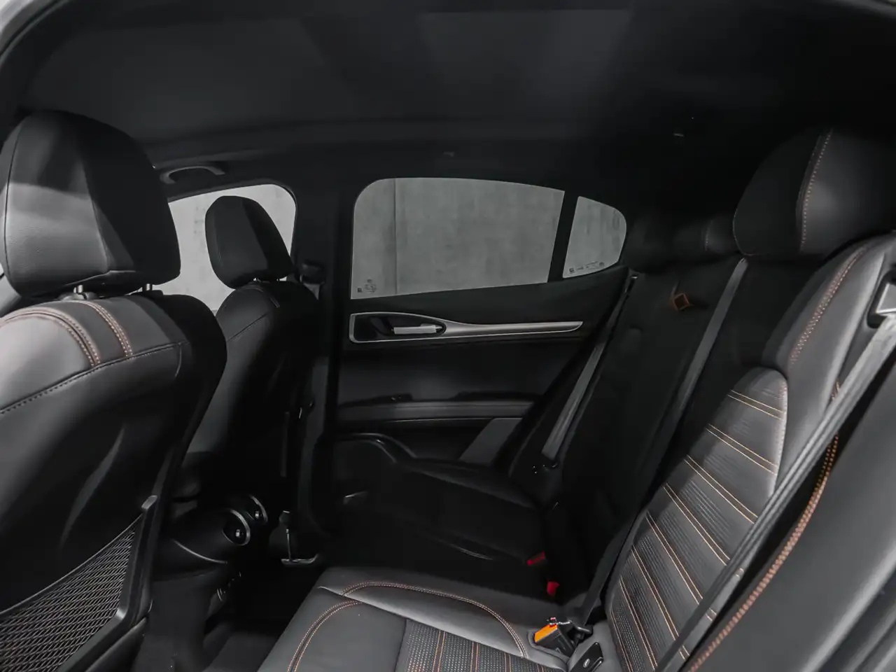 Alfa Romeo Stelvio снимка Alfa Romeo Stelvio