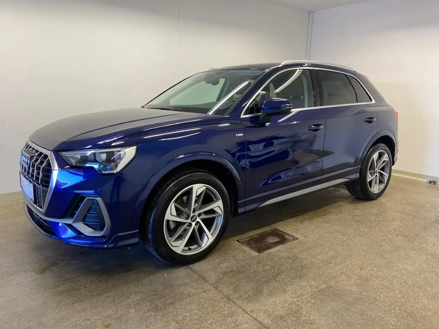 Audi Q3 35 TFSI S line exterieur Blau - 1