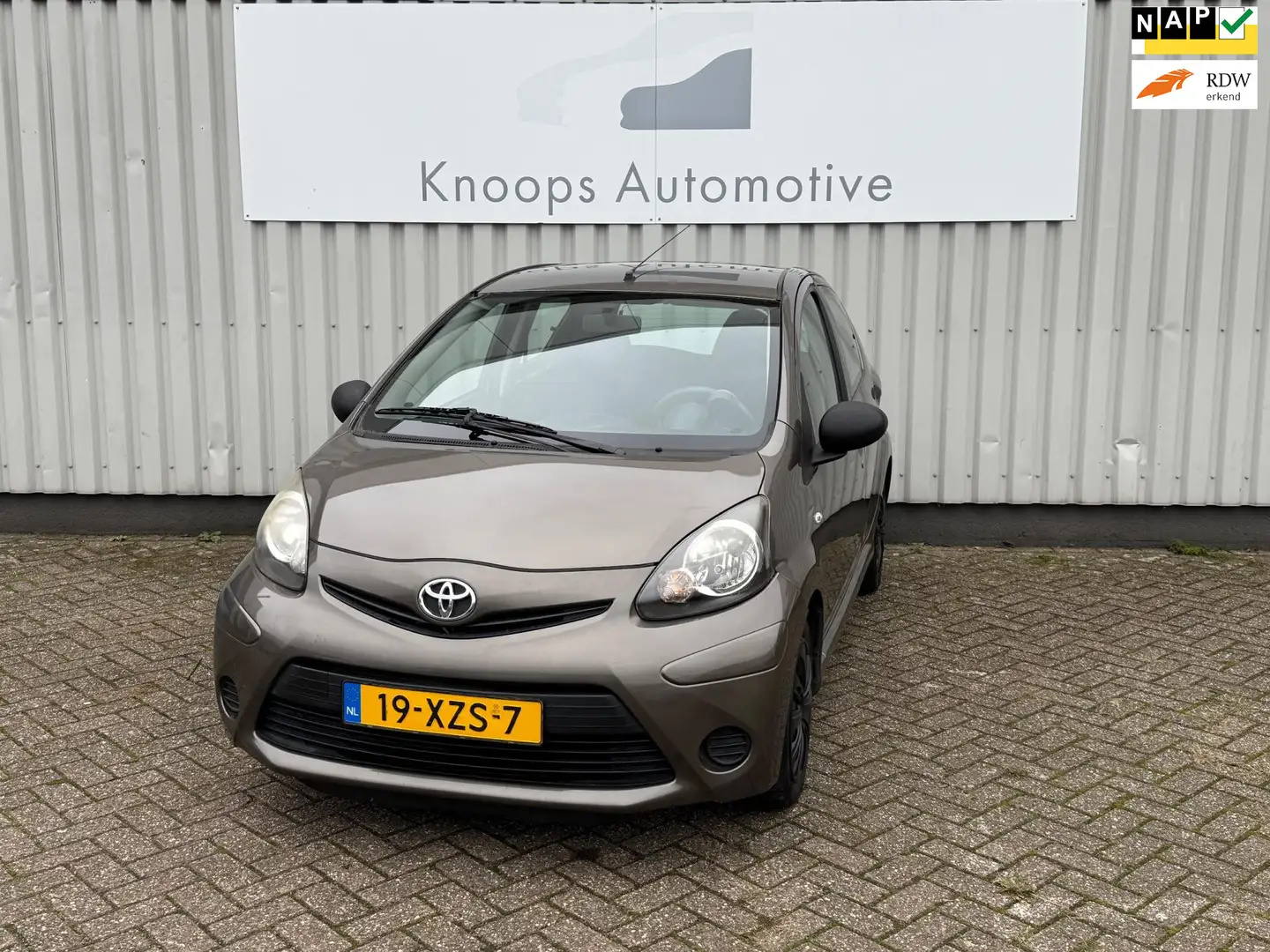 Toyota Aygo 1.0 VVT-i Comfort 5deurs, Airco Bruin - 1