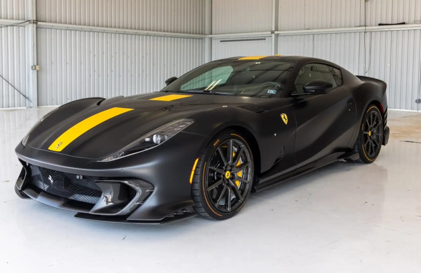 Ferrari 812 Competizione Negro - 1