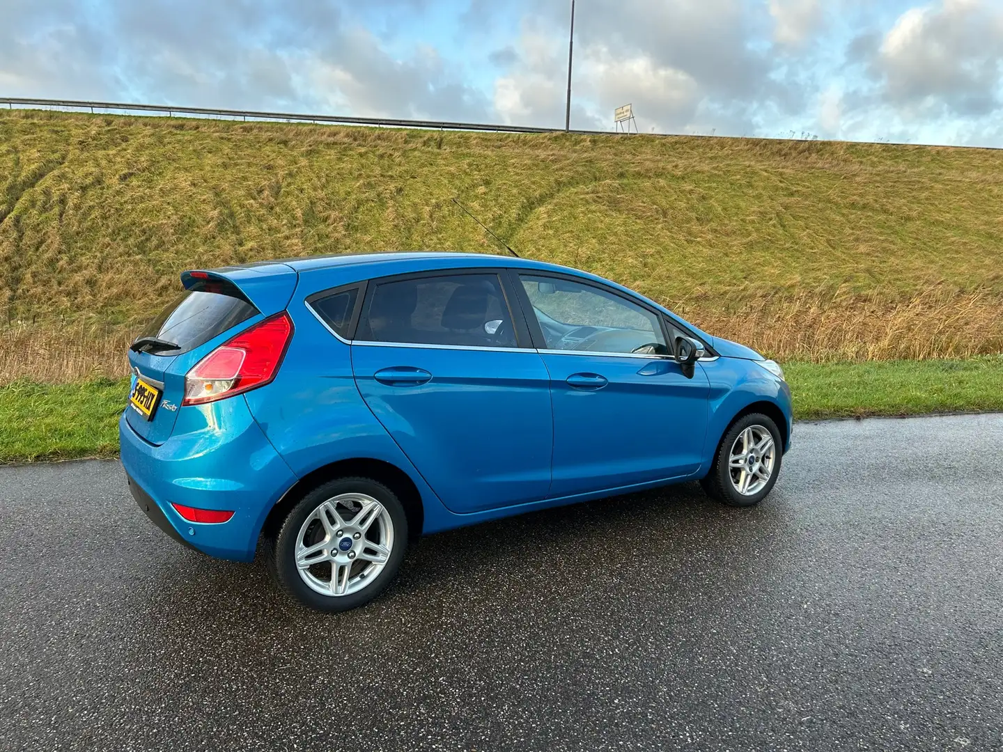 Ford Fiesta 1.0 EcoBoost Titanium Blauw - 1