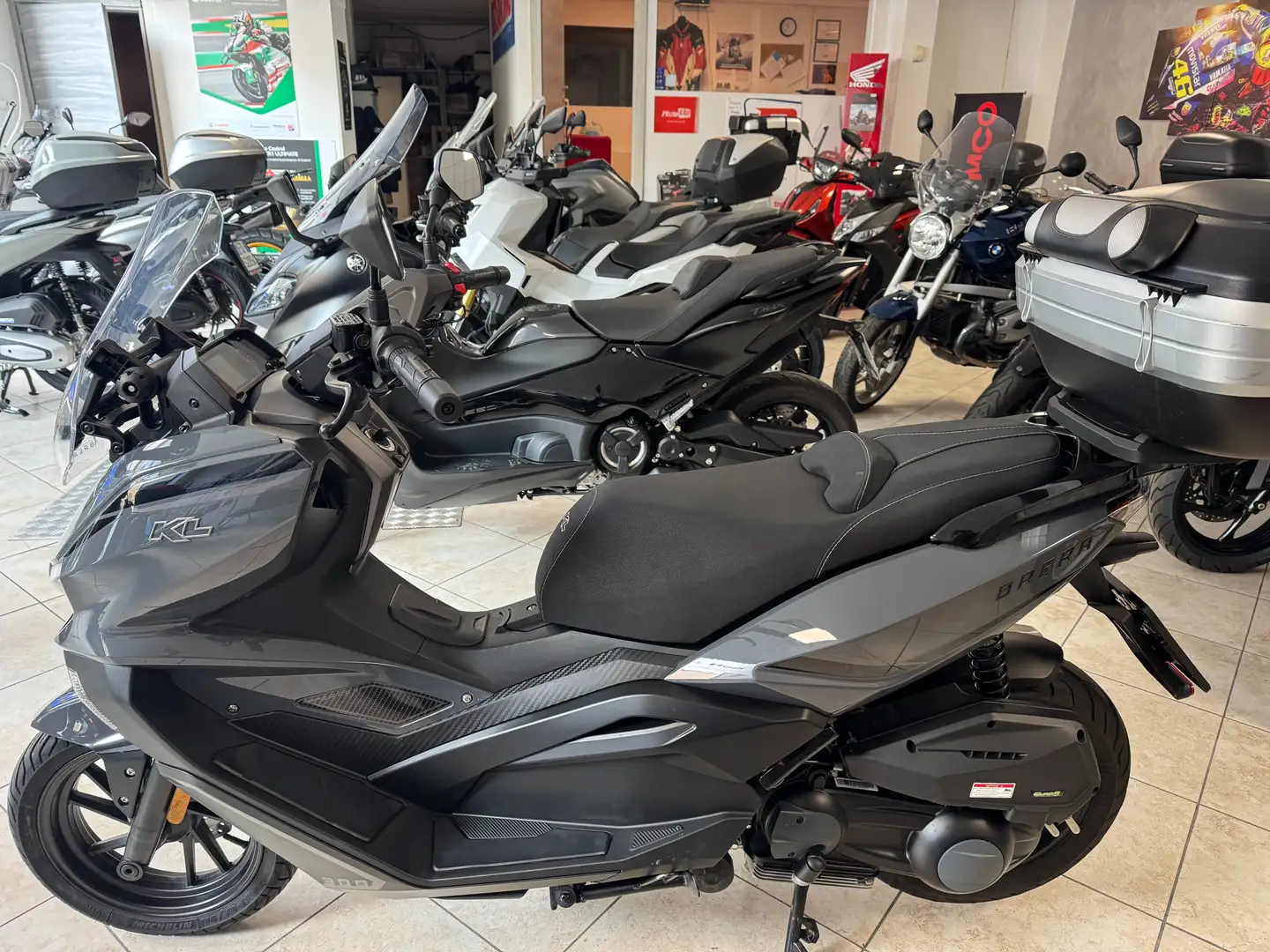 KL Motors Brera 300 - 1