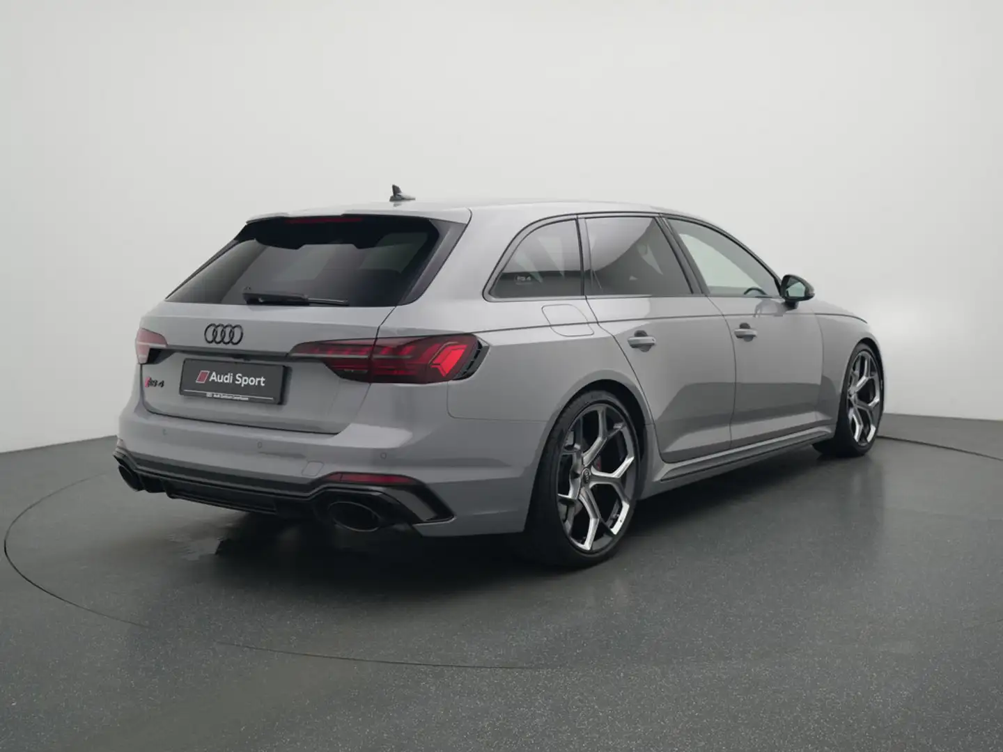 Audi RS4 Grau - 2