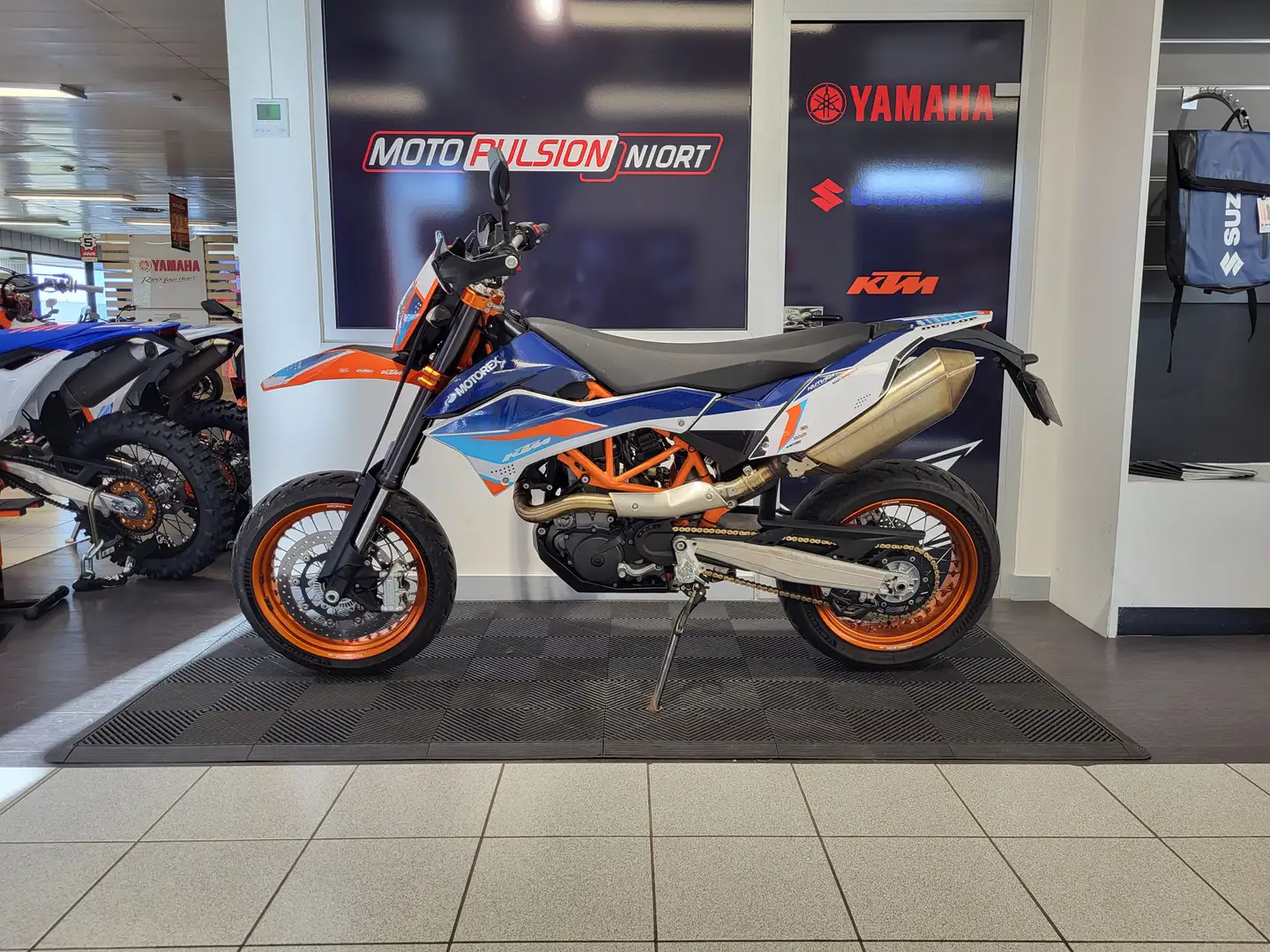 KTM 690 SMC R Orange - 2