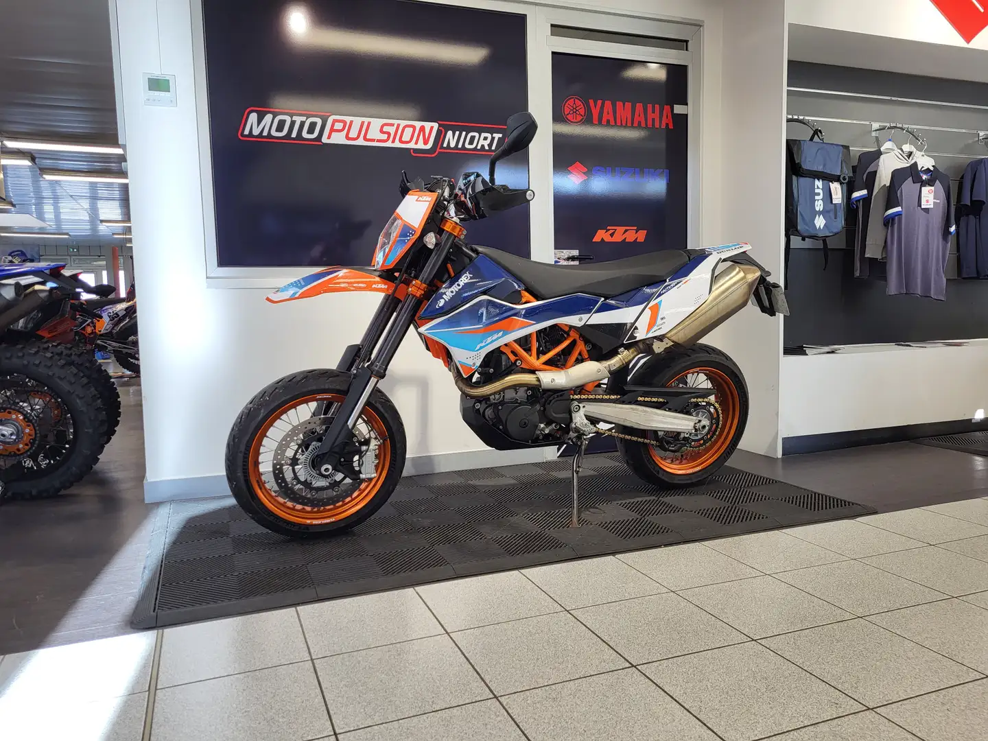KTM 690 SMC R Orange - 1