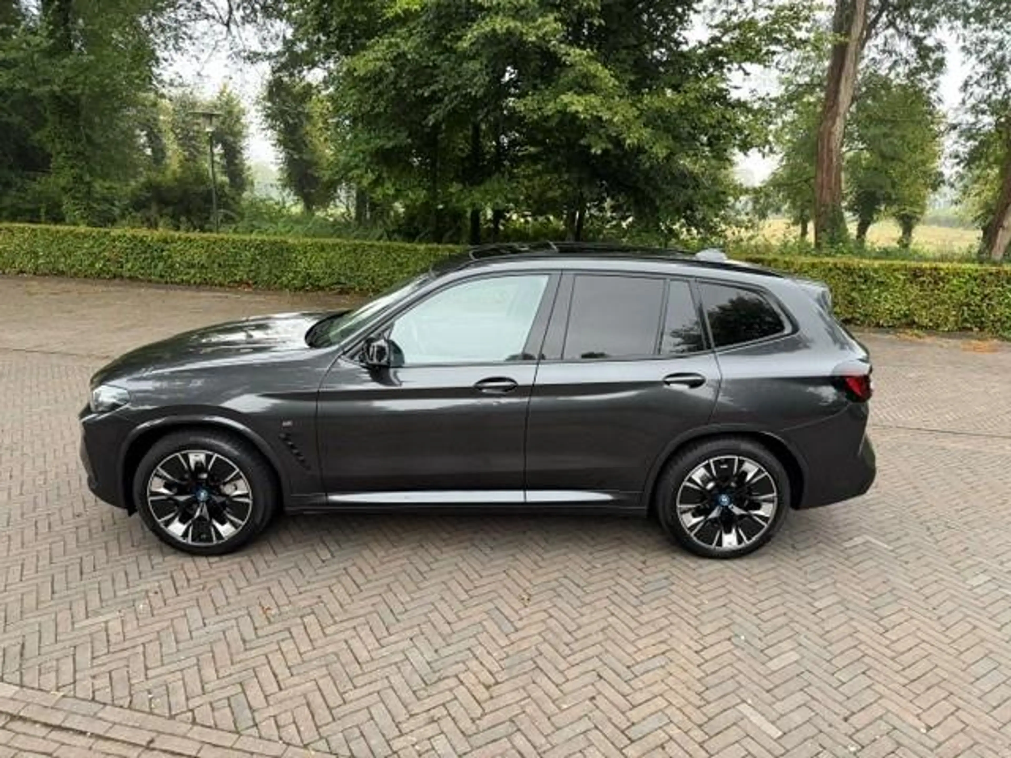 BMW iX3 High Executive 80kWh M-Pakket SOH 100% Pano/Trekha — photo 3