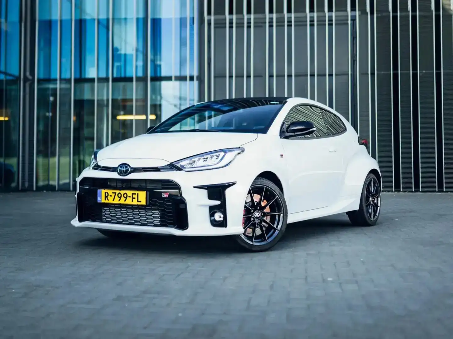 Toyota Yaris Yaris 1.6 GR Premium Wit - 1