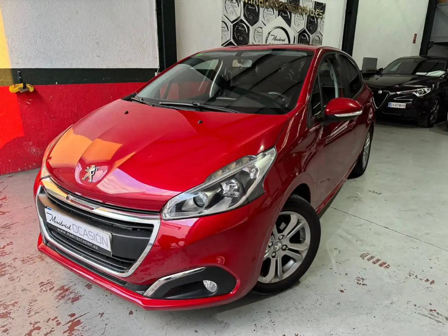 Peugeot 208 1.2 PureTech S&S Active 82 Rouge - 1