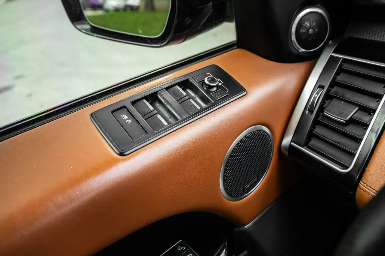 Land Rover Range Rover Sport снимка Land Rover Range Rover Sport