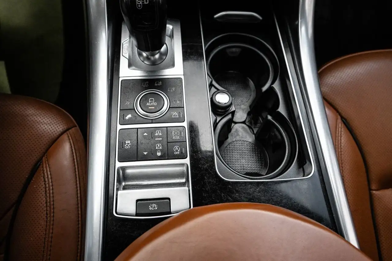 Land Rover Range Rover Sport снимка Land Rover Range Rover Sport