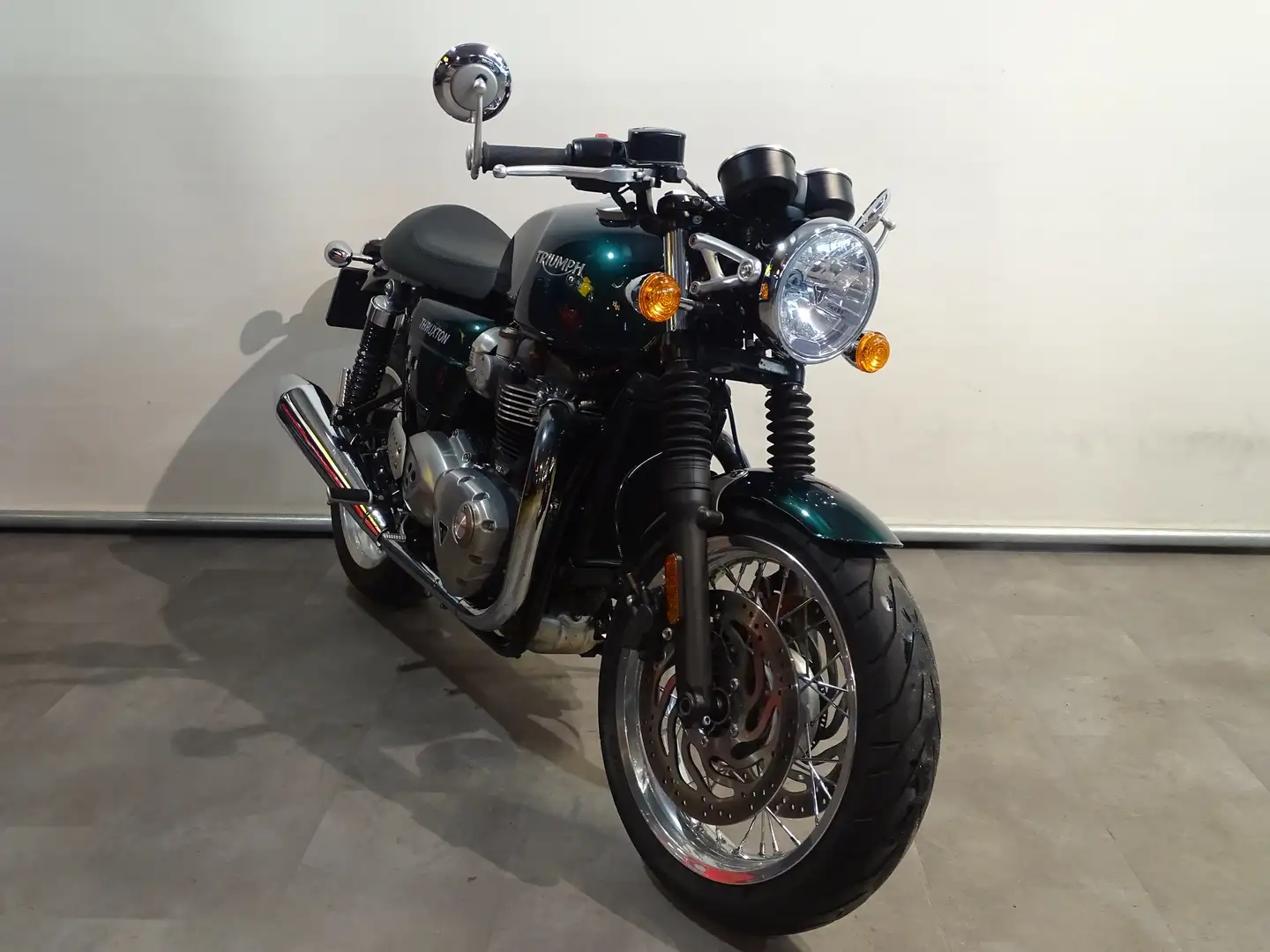 Triumph Thruxton 1200 Verde - 2
