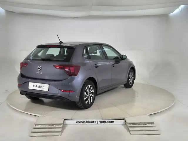 Volkswagen Polo view 4