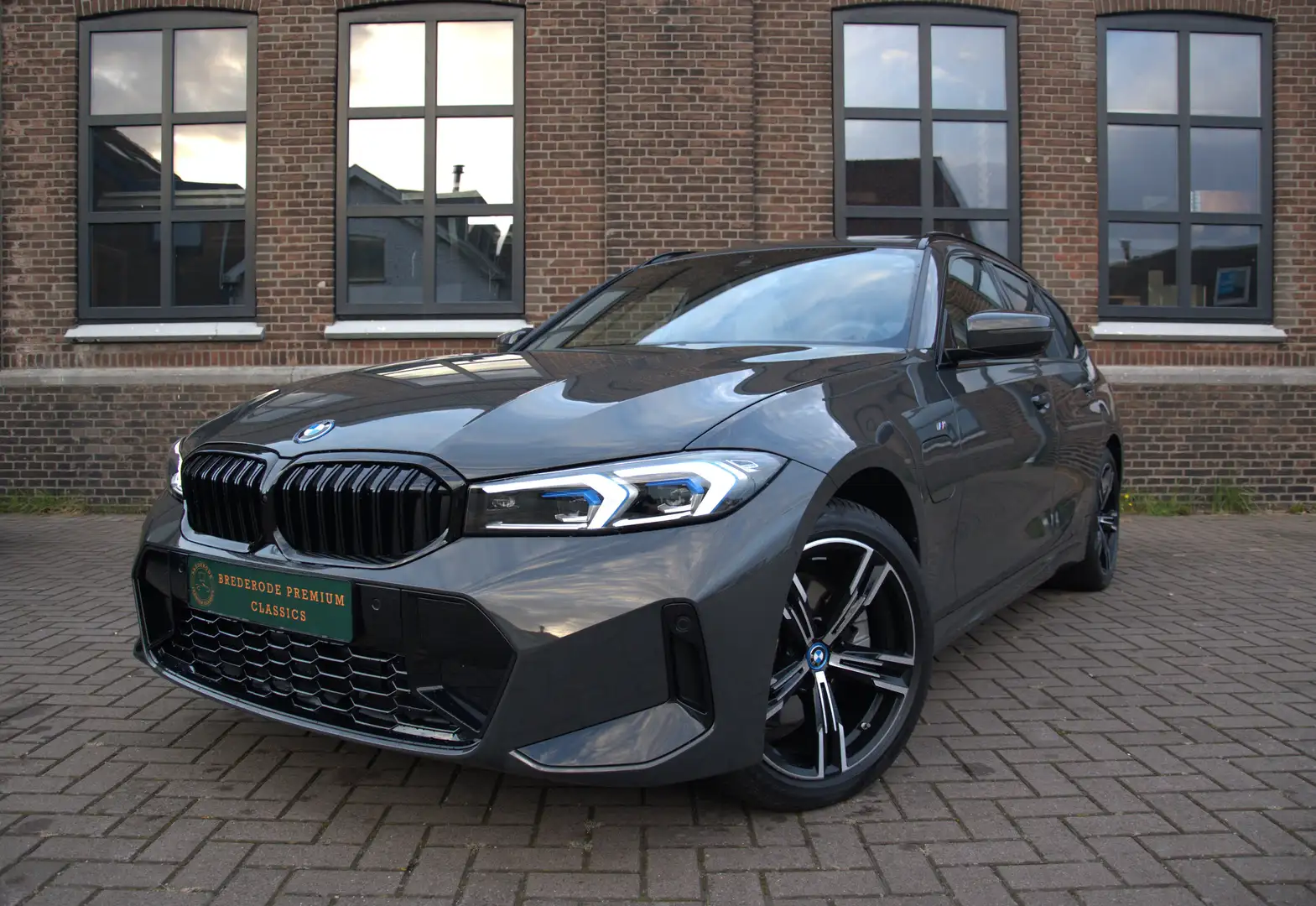 BMW 330 330e xDr Touring | MSport Pano 360 HK HuD Key ALED Grau - 2