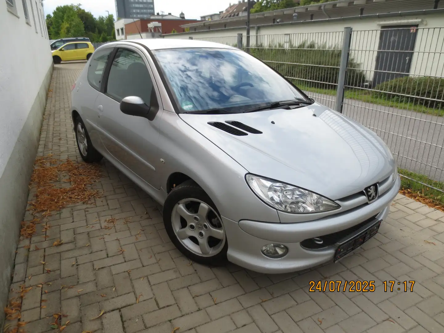 Peugeot 206 HDi 110 JBL Silber - 2