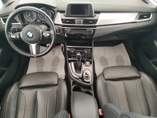 BMW 2 Series view 10
