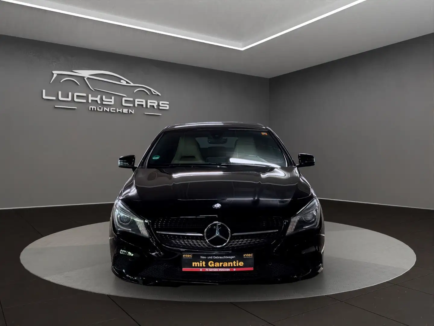 Mercedes-Benz CLA 220 Shooting Brake  *AMG-LINE* Schwarz - 2