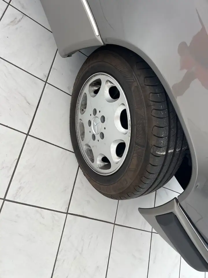 Mercedes-Benz 230 E mit H Kennzeichen Schöner Zustand, foto 8