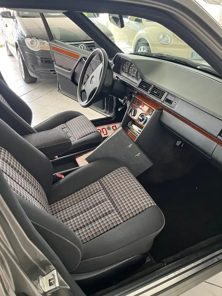 Mercedes-Benz 230 E mit H Kennzeichen Schöner Zustand, foto 4