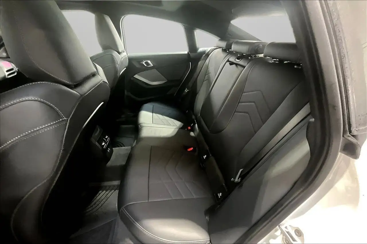 BMW 2 Series снимка BMW 2 Series