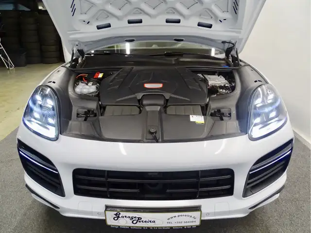 Porsche Cayenne view 23