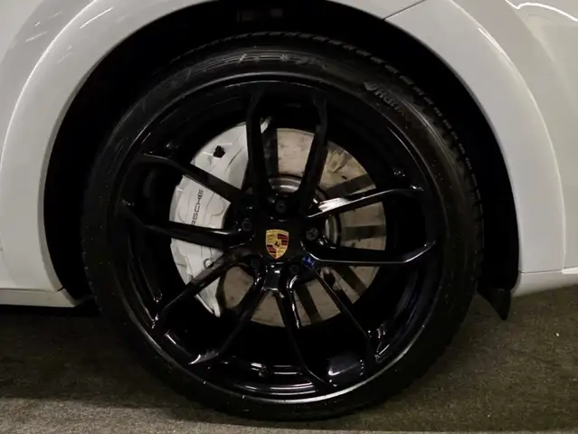 Porsche Cayenne view 22