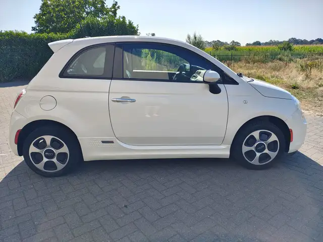 Fiat 500e view 6