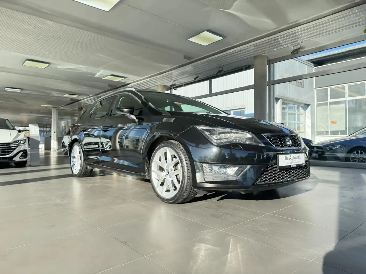 SEAT Leon ST FR 1.4 TSI DSG NAVI LED GRA SHZG PDC BT Schwarz - 2
