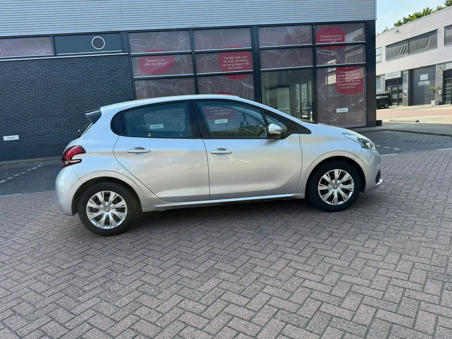 Peugeot 208 1.2 PureTech Blue Lion Airco 5 DR APK PDC Grijs - 2