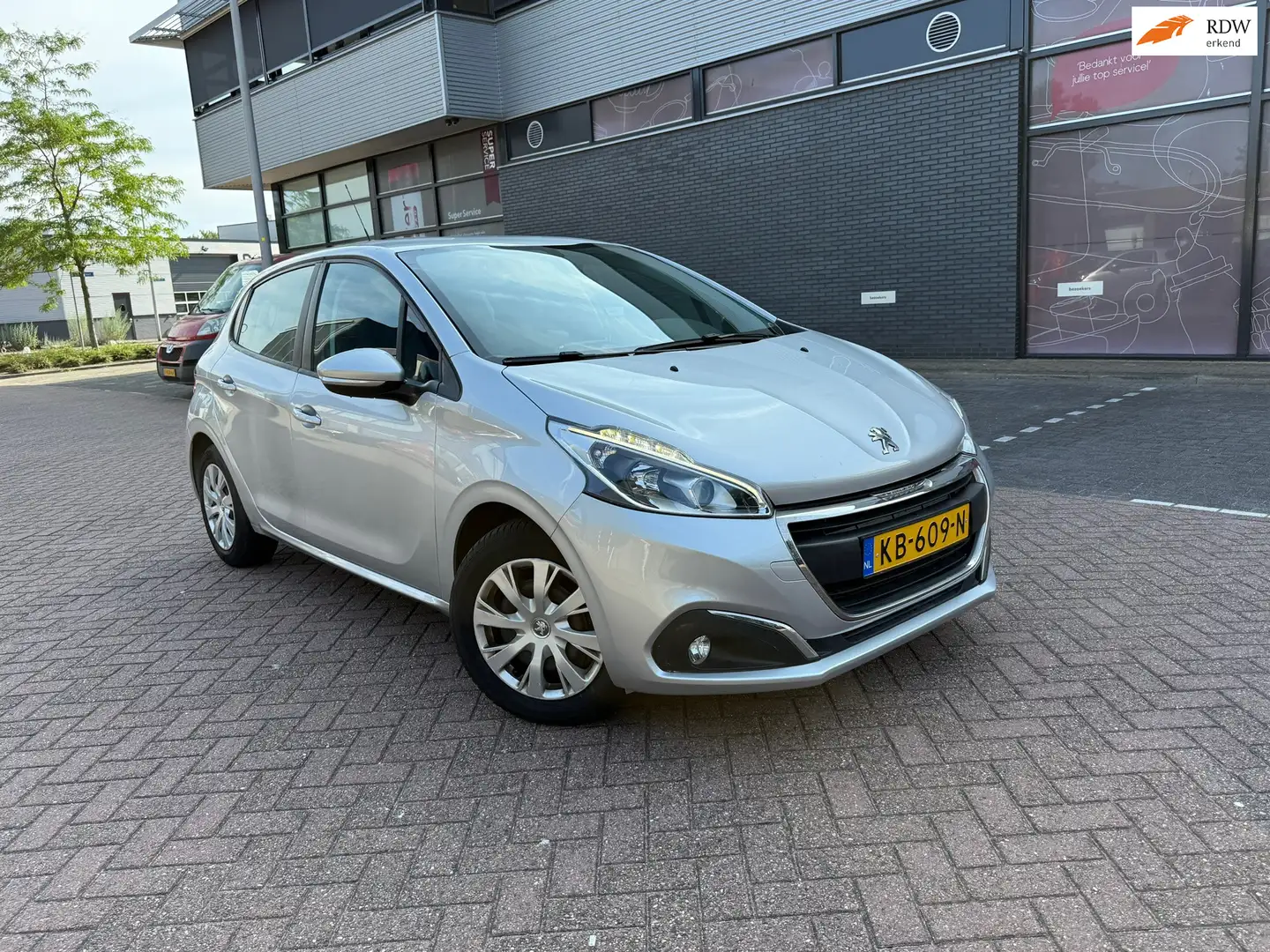 Peugeot 208 1.2 PureTech Blue Lion Airco 5 DR APK PDC Grijs - 1