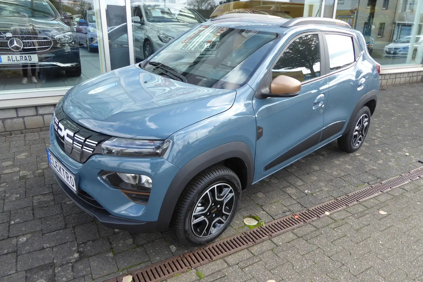Dacia Spring Electric Extreme Automatik erst 2.800 KM! Blau - 1