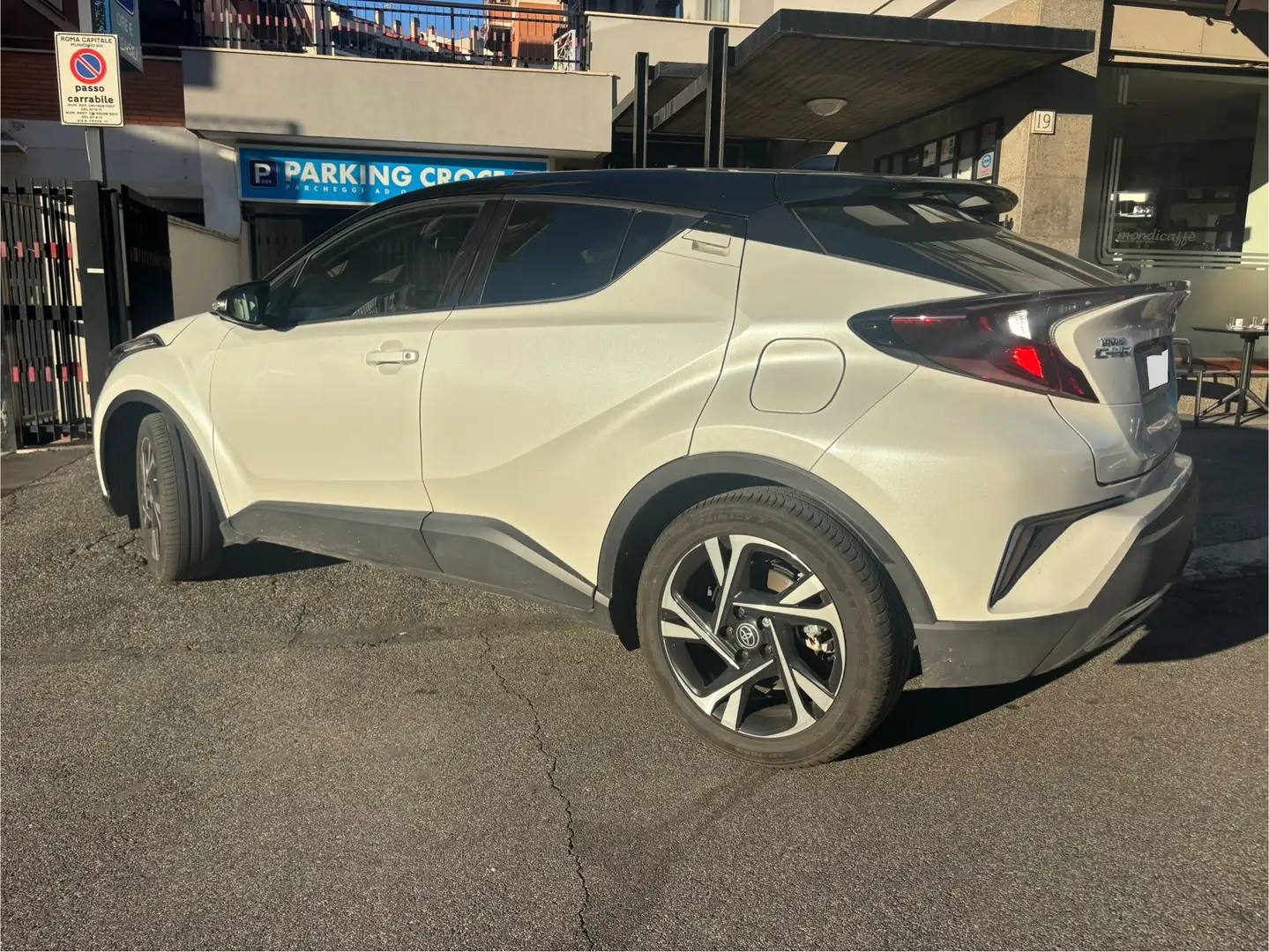 Toyota C-HR I 2.0h Trend e-cvt UNIPROPRIETARIO Bianco - 2