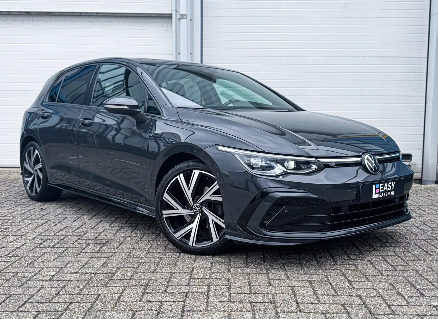 Volkswagen Golf 1.5 eTSI R-Line Pano / Keyless / IQ Light / Blinds Grijs - 2